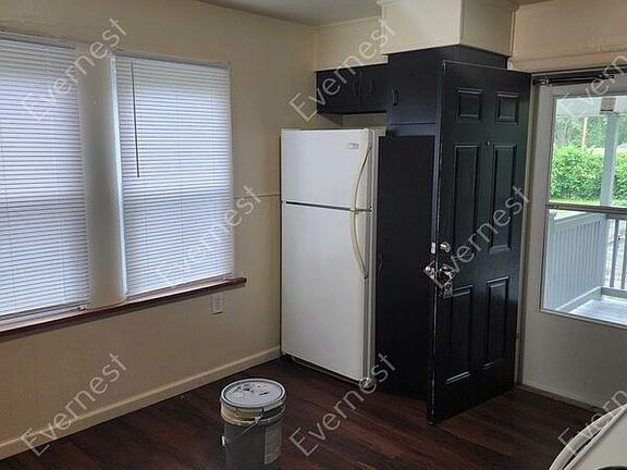 2nd image of 8551 Frost Ave