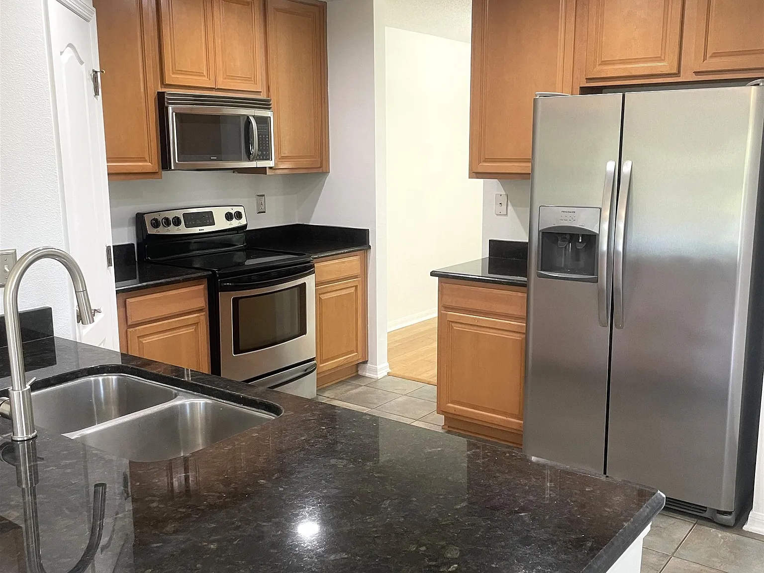3 bed, 2.5 bath, 1536 sqft, $1,800 — Photo 4