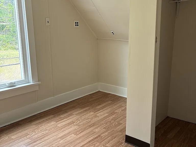 521 Locust Ave — Photo 14