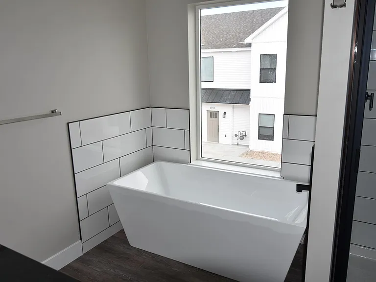 2895 Homewood Dr — Photo 2