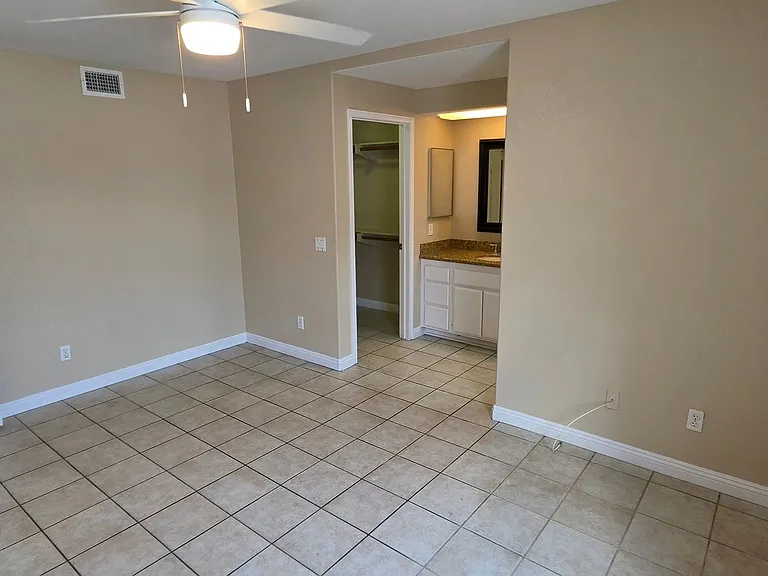13927 Midland Rd — Photo 21