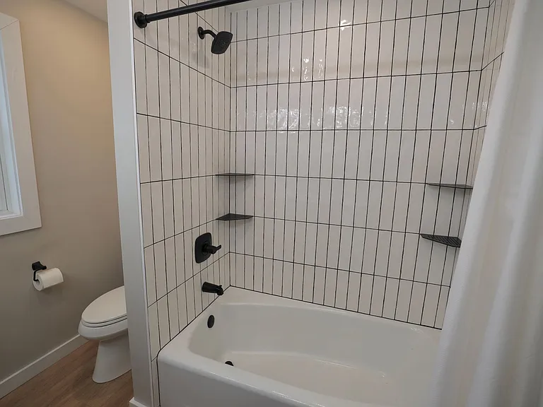 1534 N Woodburn Ave — Photo 30