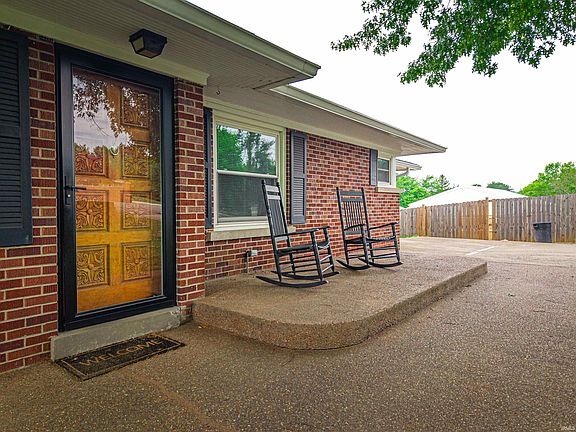 3rd image of 5206 Bridgeview Dr
