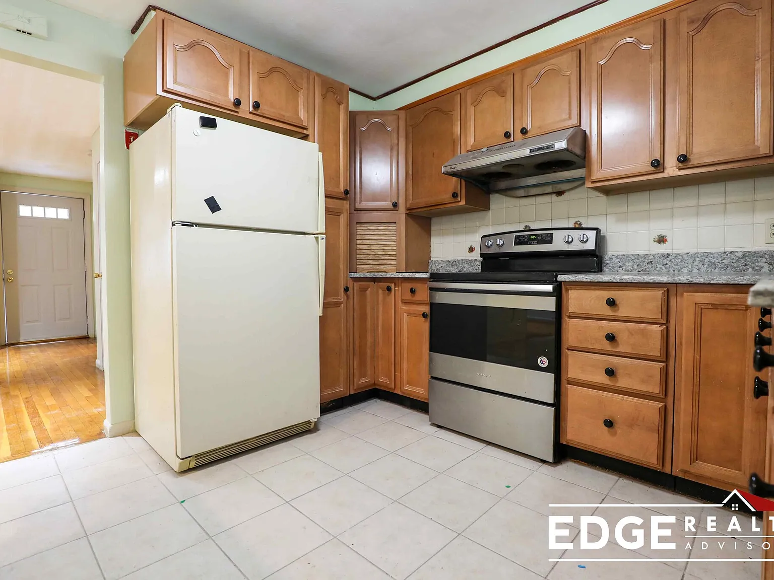4 bed, 1.5 bath, 1400 sqft, $2,800 — Photo 2