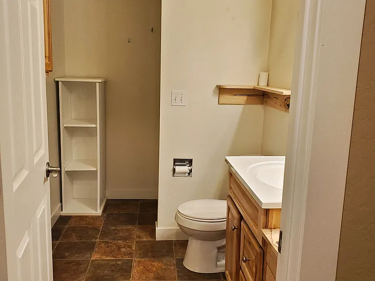 405 Vermeer Dr #E — Photo 5