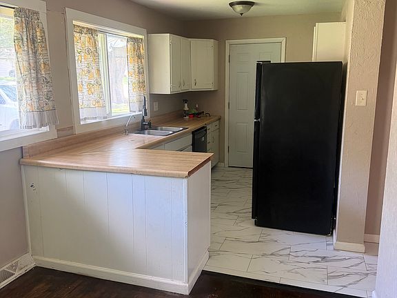 3rd image of 2009 SW Harp Pl