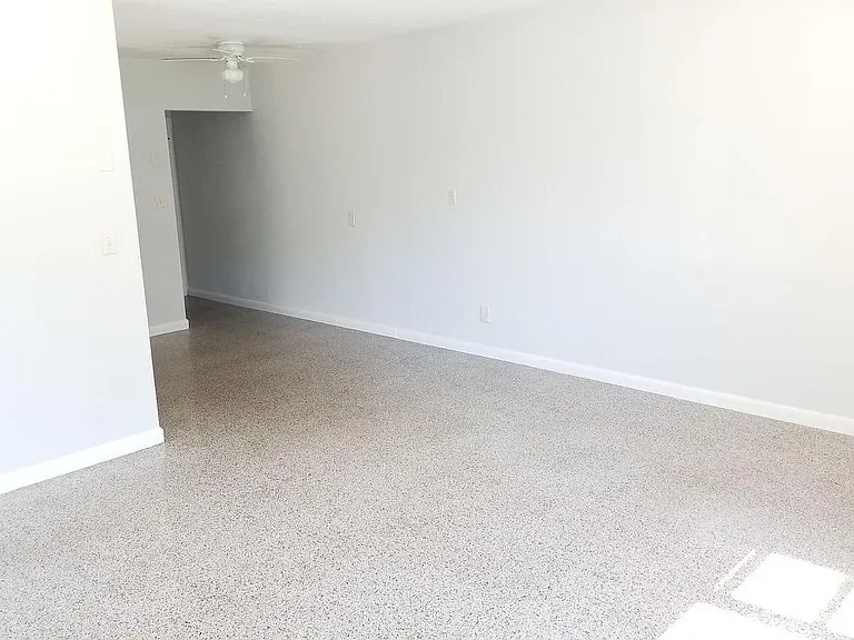 2325 Belmar Dr — Photo 2