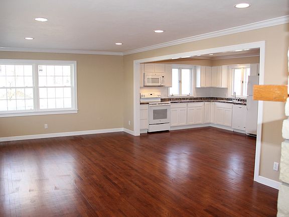 4th image of 863 Brickley Dr