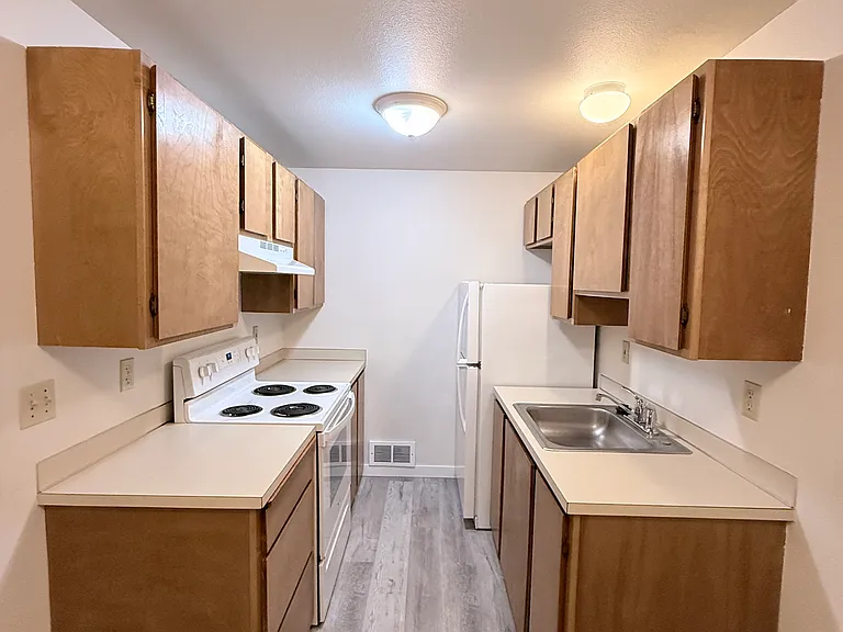 Manor Apartments — Photo 10