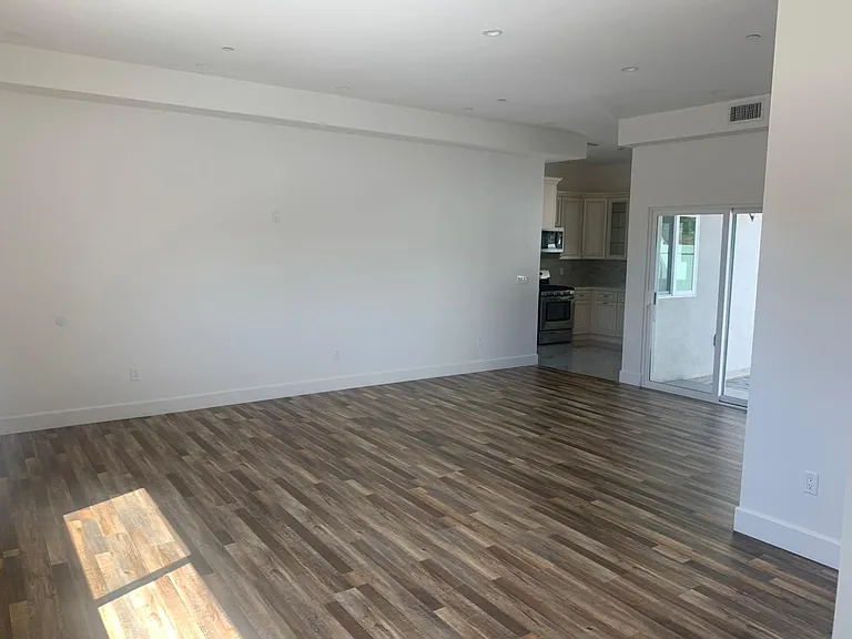 16507 San Fernando Mission Blvd — Photo 3