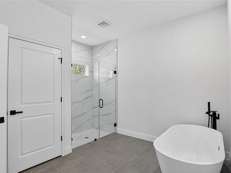 1933 W Oliver Dr — Photo 22