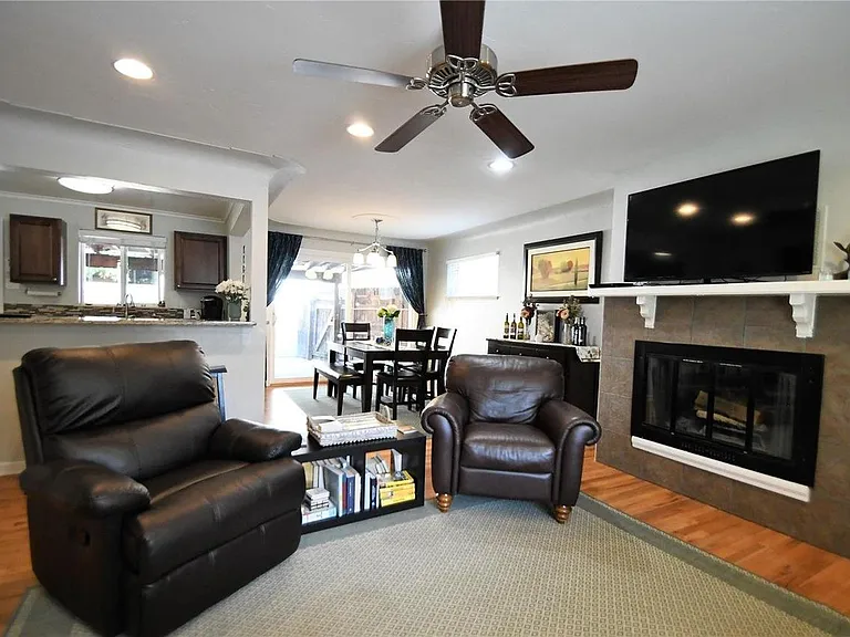 1070 Lansing St — Photo 6