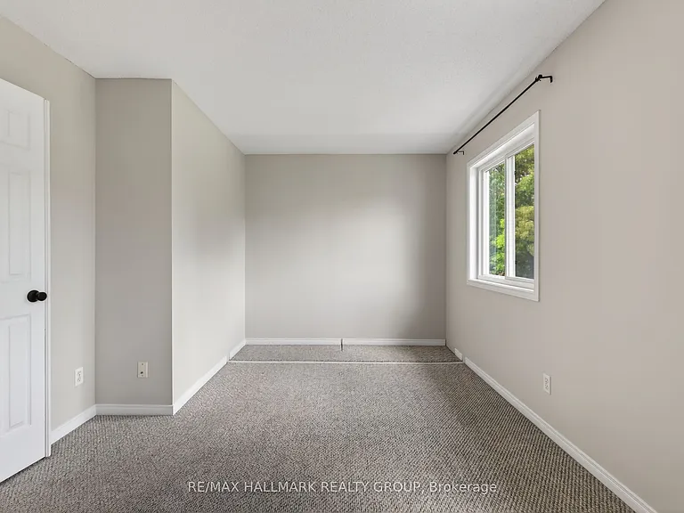 130 College Cir — Photo 23