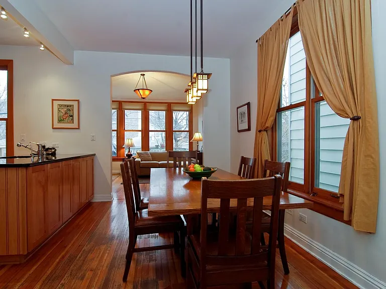 2252 W Cullom Ave — Photo 5