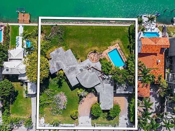 4th image of 310 S Hibiscus Dr