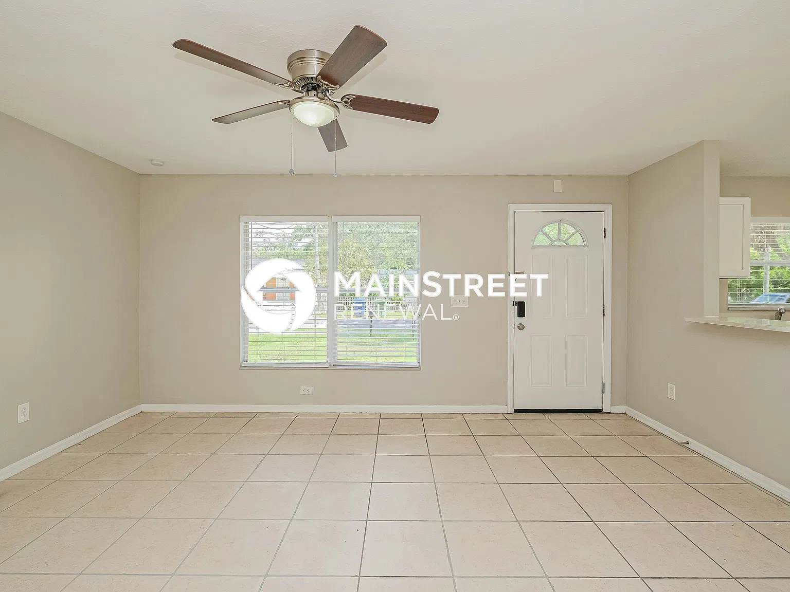 2627 E Chelsea St — Photo 2