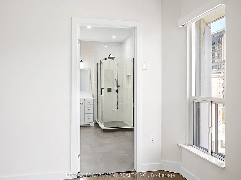 66 Bay St S #614 — Photo 27
