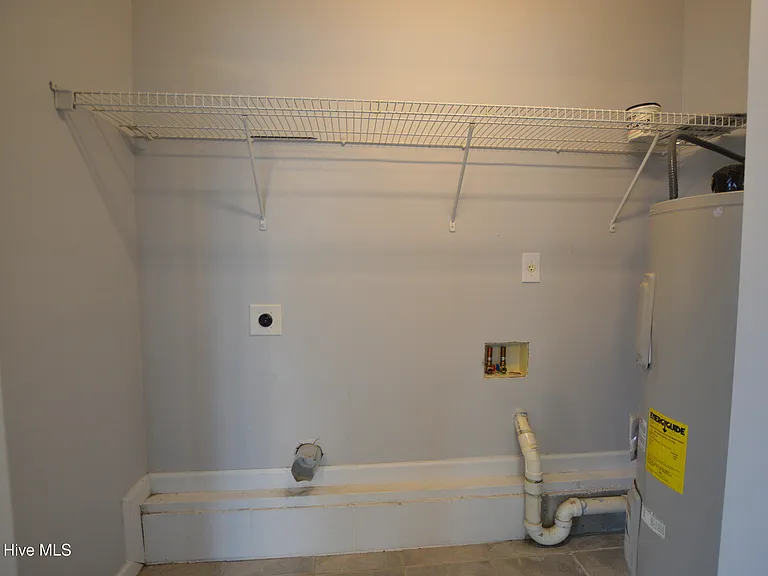 107 Esquire Dr — Photo 10