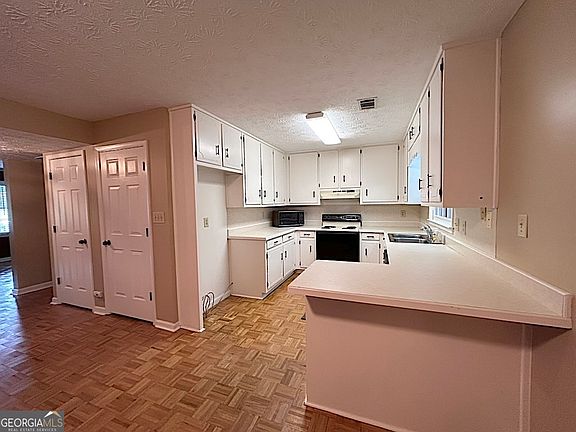 5th image of 850 Park Pl NE