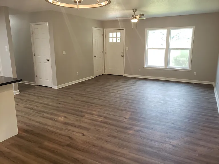 1410 Southfield Dr — Photo 4