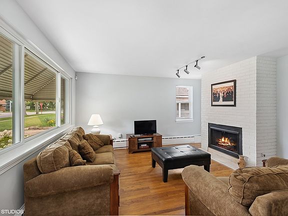 3rd image of 10837 S Komensky Ave