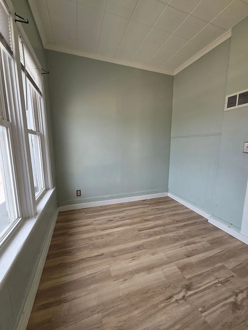 1 bed, 1.0 bath, $1,050 — Photo 4