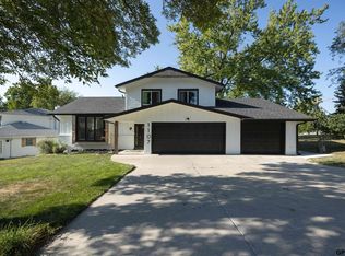 1107 Somerset Dr, Bellevue, NE 68005