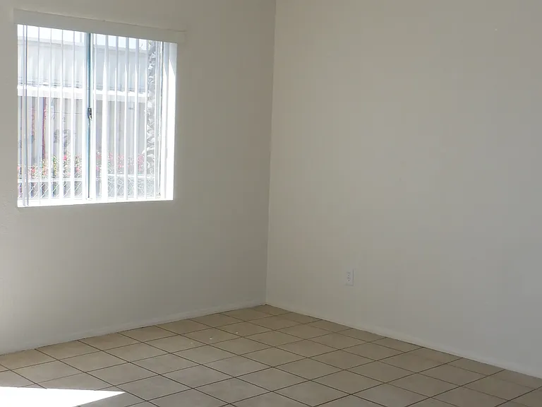 504 E Montebello Ave #3 — Photo 3