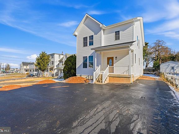 3rd image of 206 Winters Ln