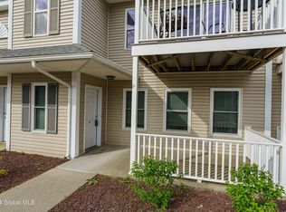 204 Cambridge Manor Dr, Scotia, NY 12302
