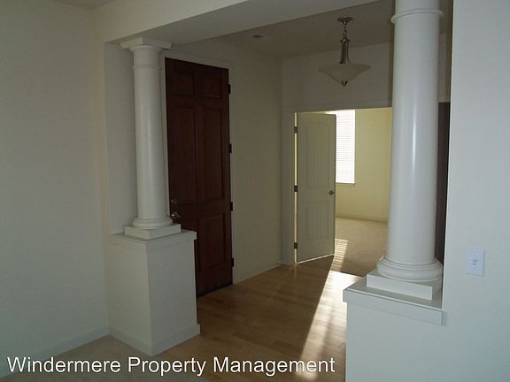 3rd image of 1127 SE Turnbull St