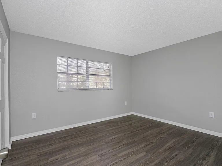 Uptown Apartments — Photo 34