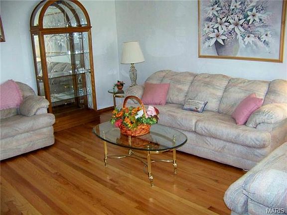 3rd image of 3512 Brookville Dr