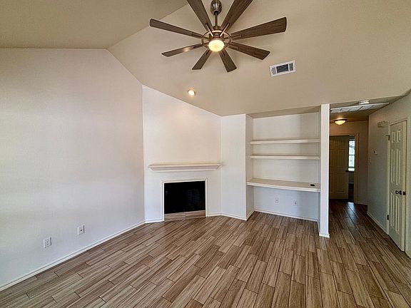 4th image of 808 Lone Star Dr