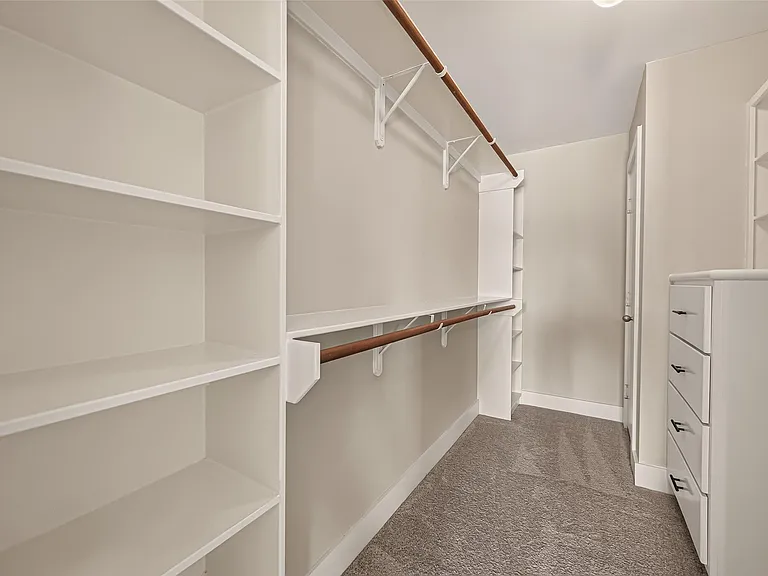 733 W 22nd St #D — Photo 32