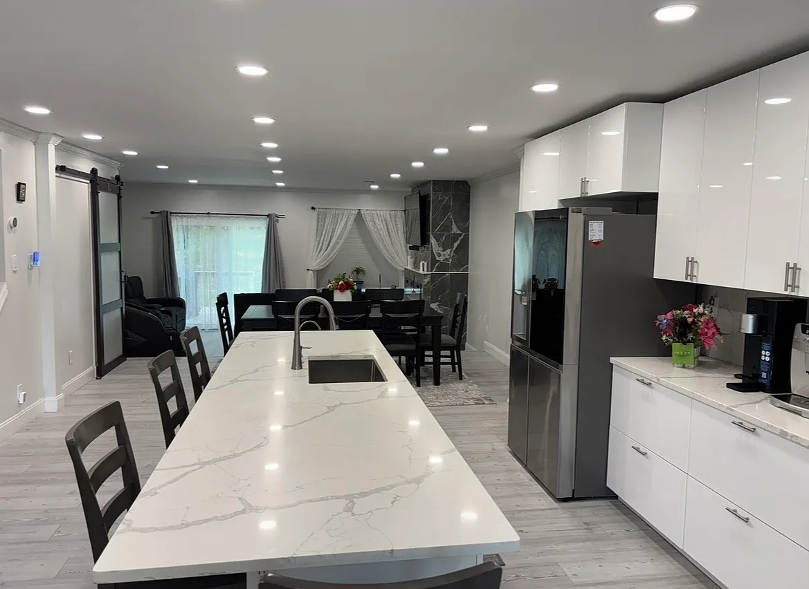 4 bed, 2.5 bath, 2300 sqft, $3,000 — Photo 1