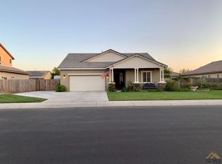 15611 Carparzo Dr, Bakersfield, CA 93314