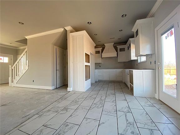 3rd image of 1200 Saint Johns Wood