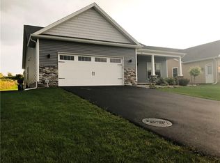 124 Anitas Ln, Brockport, NY 14420