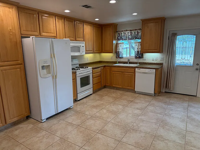 8389 Plane View Pl — Photo 3