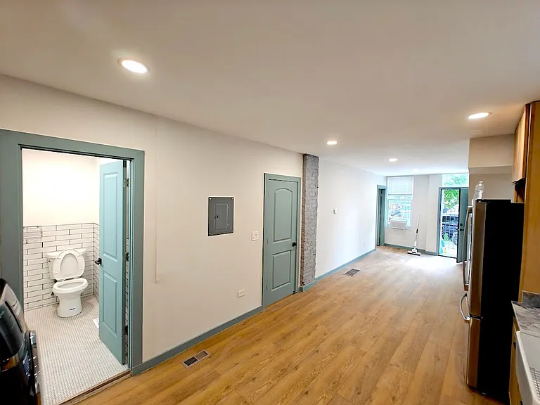 1833 W 21st St — Photo 12