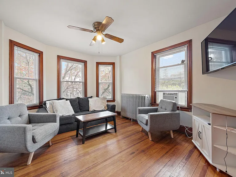409 W 20th St #2 — Photo 2