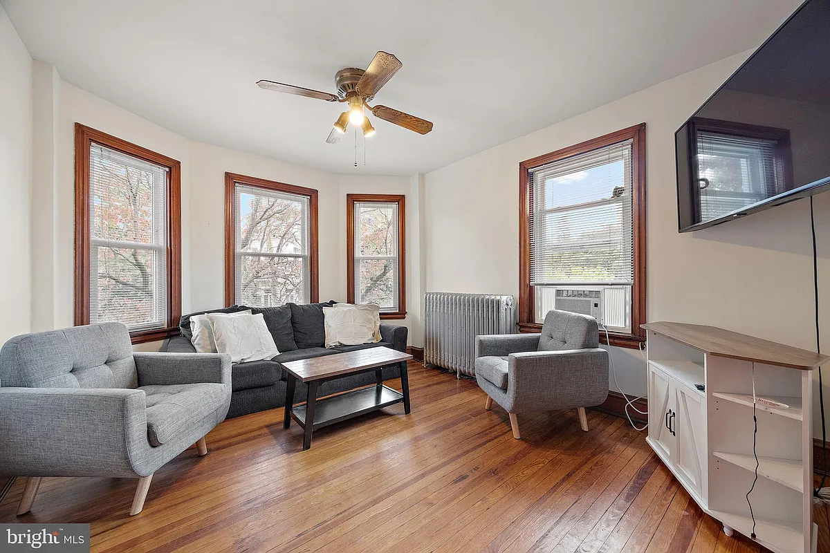 Building Photo - 409 W 20th St #2