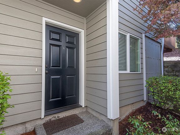 3rd image of 5300 Glenwood Avenue #B2