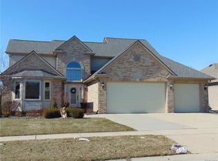 46727 Albany Dr, Macomb, MI