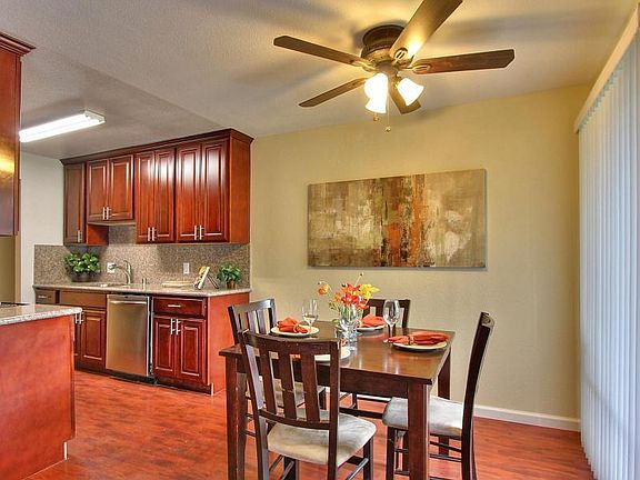 4th image of 305 Tradewinds Dr APT 9