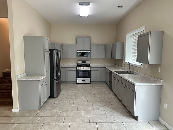 5th image of 1098 Sylvan St