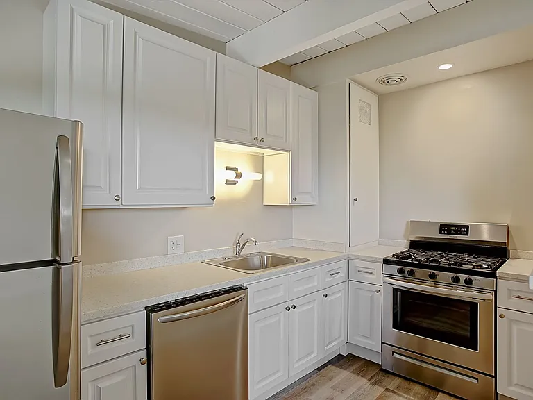 1114 Garden St — Photo 2