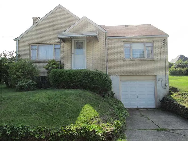 705 Gray St photo 1