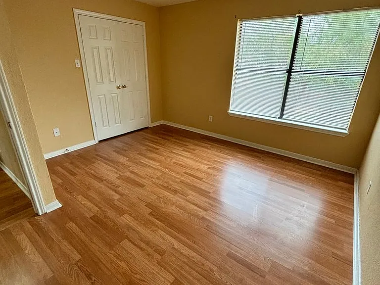 1302 Monroe Loop — Photo 9